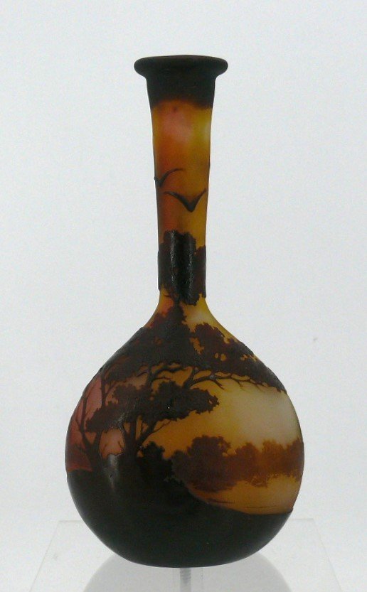 Emile Gallé, Vase En Verre Multicouche Dégagé à l'Acide à Décor De Paysage Lacustre.-photo-2