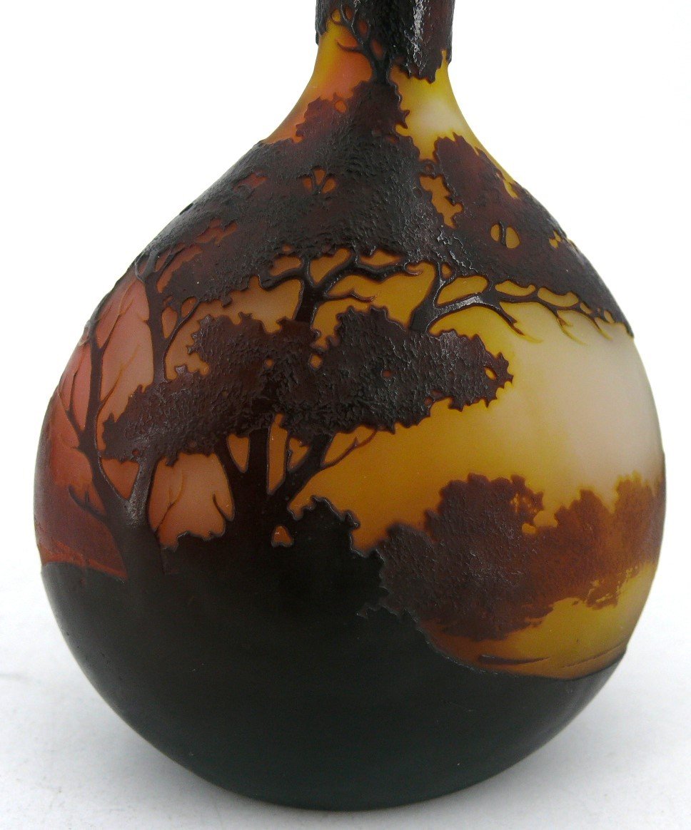 Emile Gallé, Vase En Verre Multicouche Dégagé à l'Acide à Décor De Paysage Lacustre.-photo-2