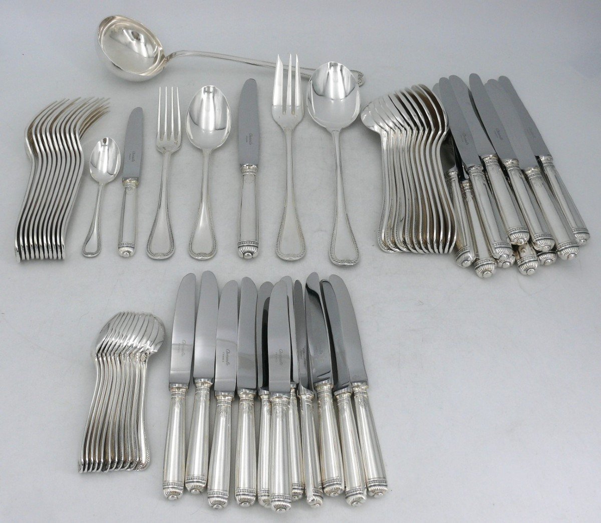 Christofle Modèle Malmaison, Ménagère De 63 Pièces, Couteaux, Métal Argenté, Excellent état.-photo-2