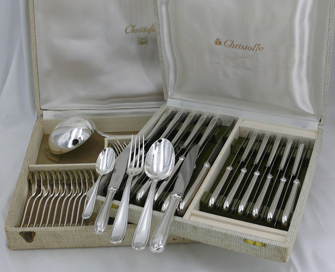 Christofle Marot Model, Small Shell, 61 Piece Silver Plated Metal Cutlery Set.