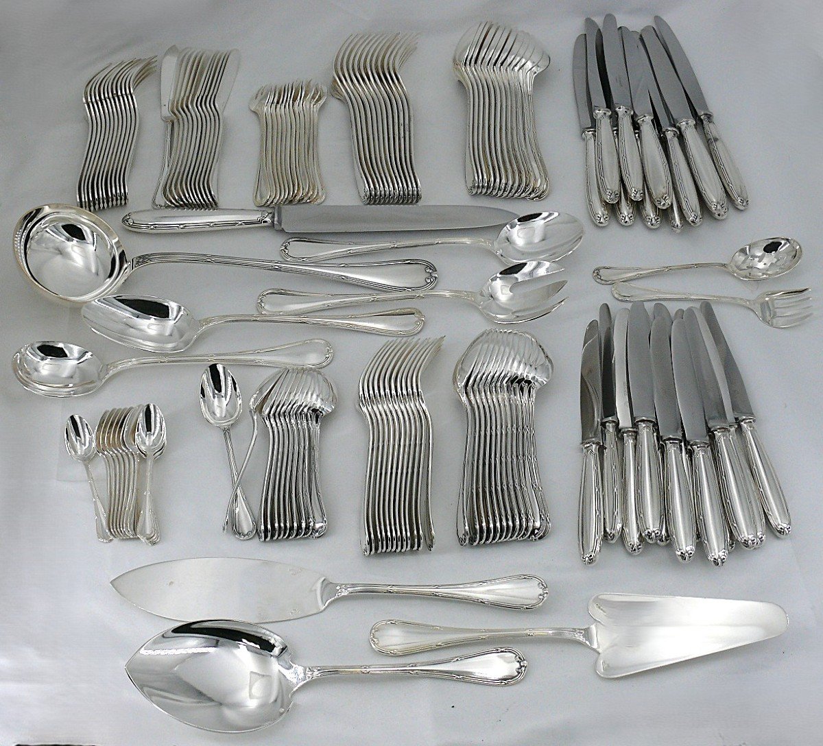 Christofle Modèle Rubans, Ménagère Set De 143 Pièces En Métal Argenté, Excellent état.-photo-2