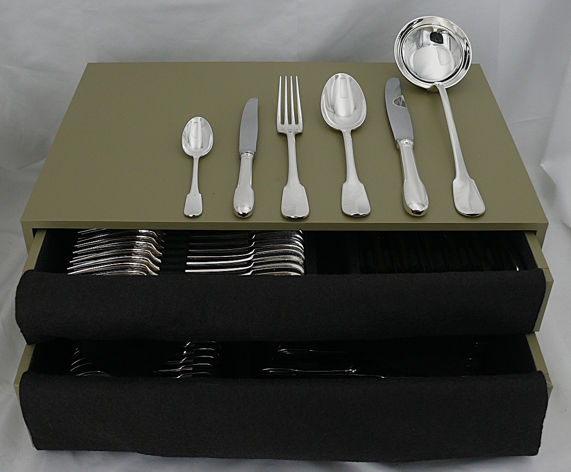 Christofle Modèle Cluny, Ménagère Set 61 Pièces Métal Argenté, Couteaux, Métal Argenté.