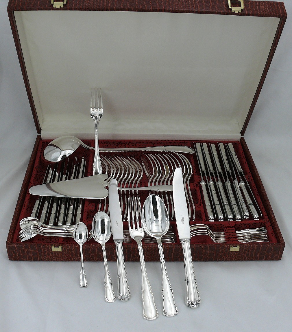 Ercuis Modèle Valencay, Ménagère Set De 74 Pièces En Métal Argenté, En Excellent état.