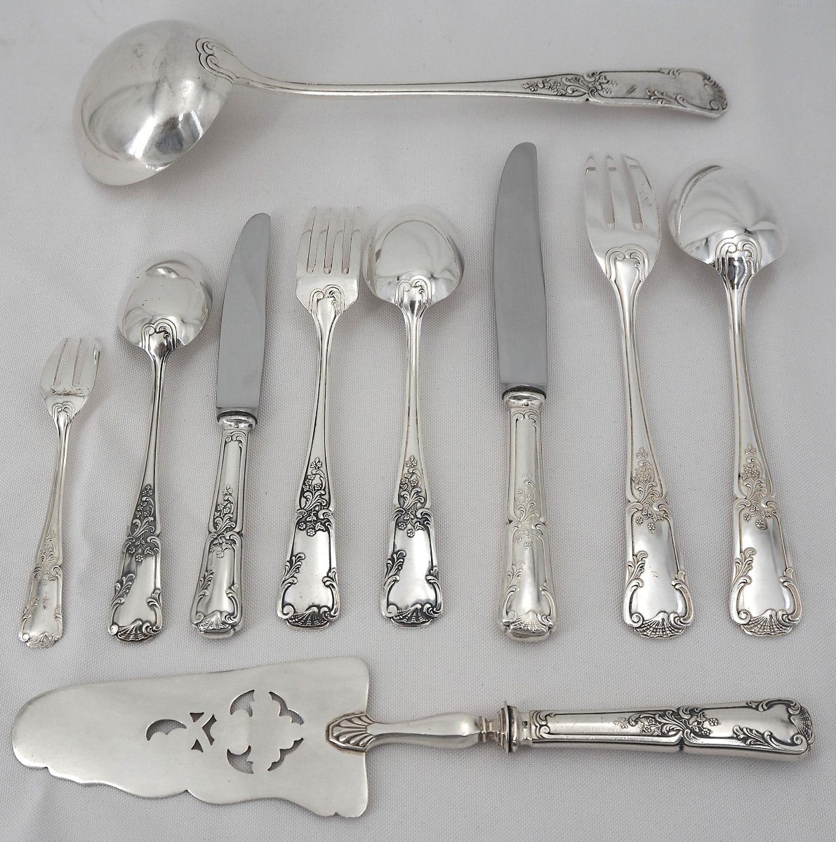 Ménagère Set De 74 Pièces De Style Louis XV En Métal Argenté, Avec Couteaux.-photo-4