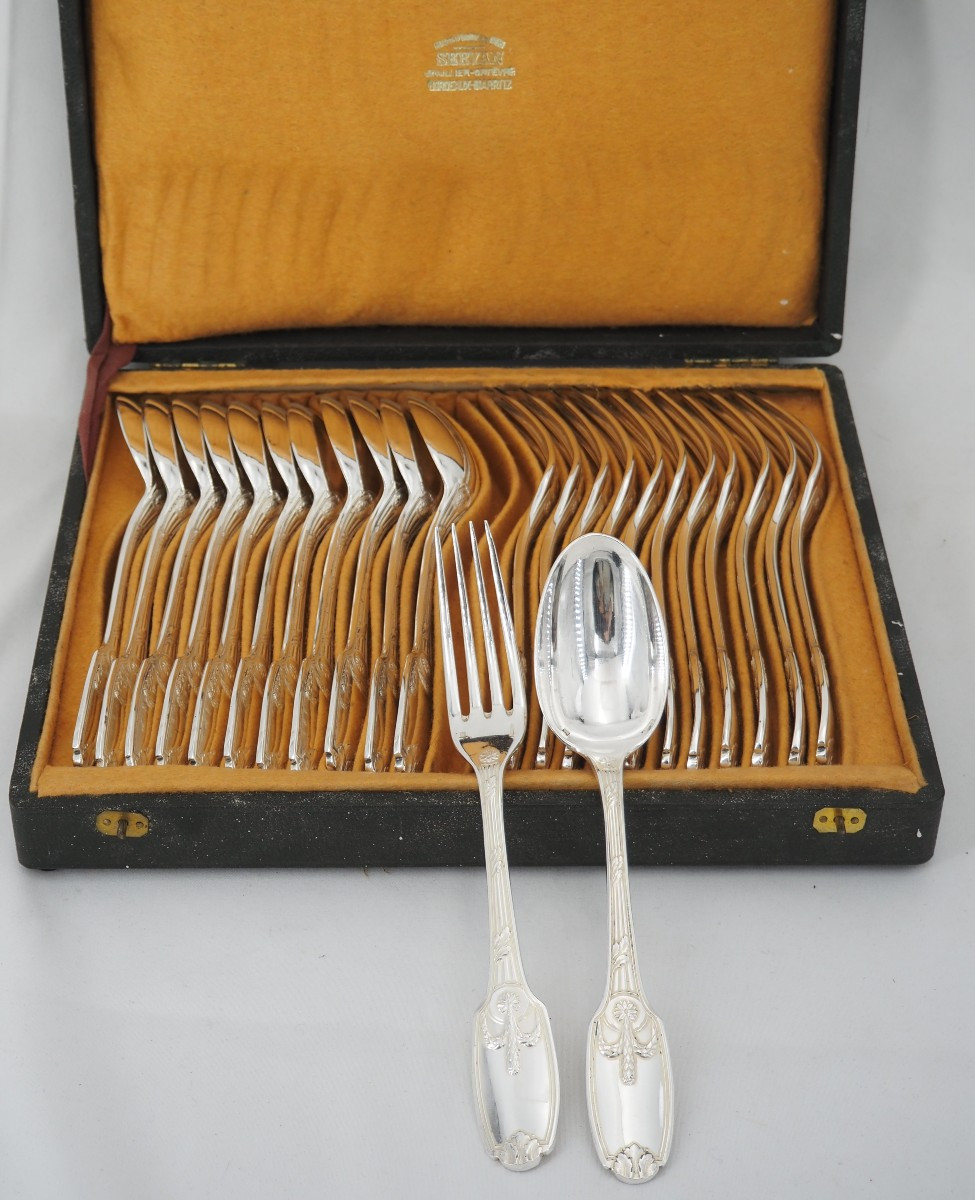 Christofle modèle Delafosse, 12 couverts à entremets, dessert, 24 pièces, métal argenté.