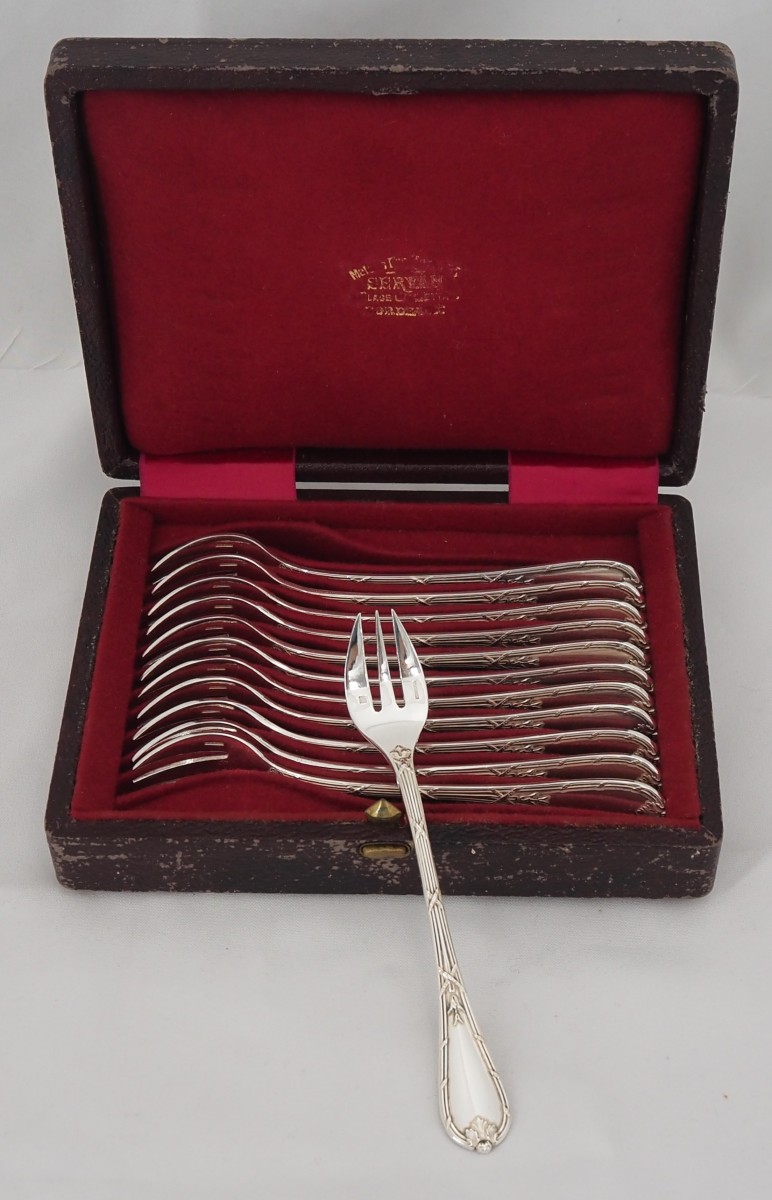 Christofle Rubans, Clochettes Model, 12 Silver-plated Oyster Forks.
