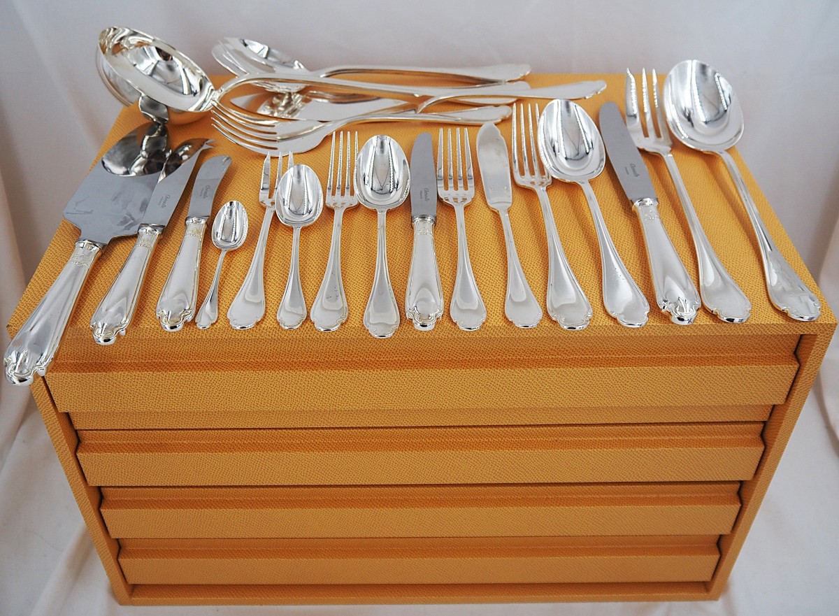Christofle. 12 Couverts De Table En Metal Argenté  Pompado
