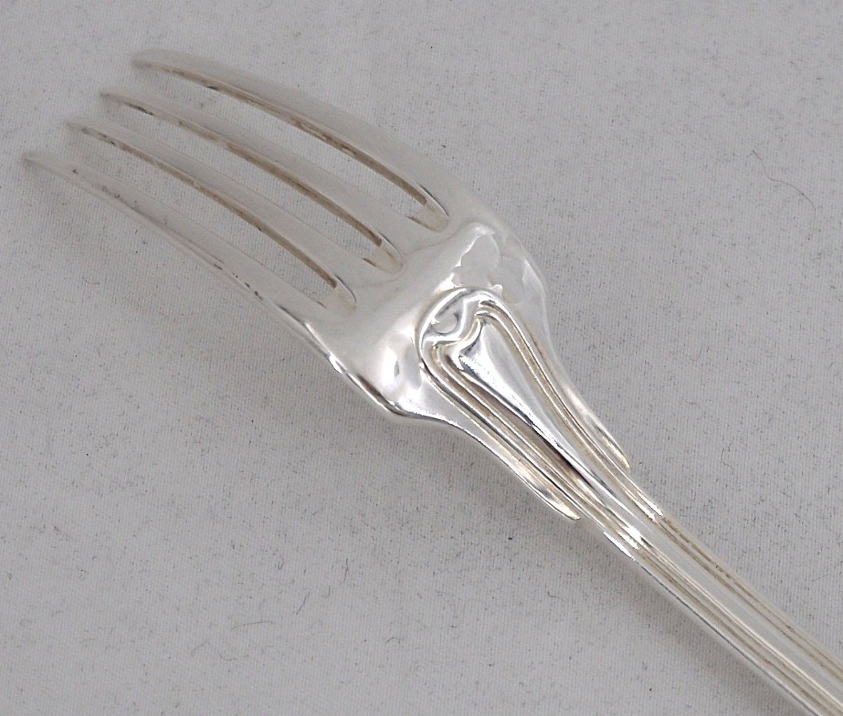 Christofle modèle Chinon, Filet, 12 fourchettes à entremets, dessert, métal argenté, 17 cm.-photo-1