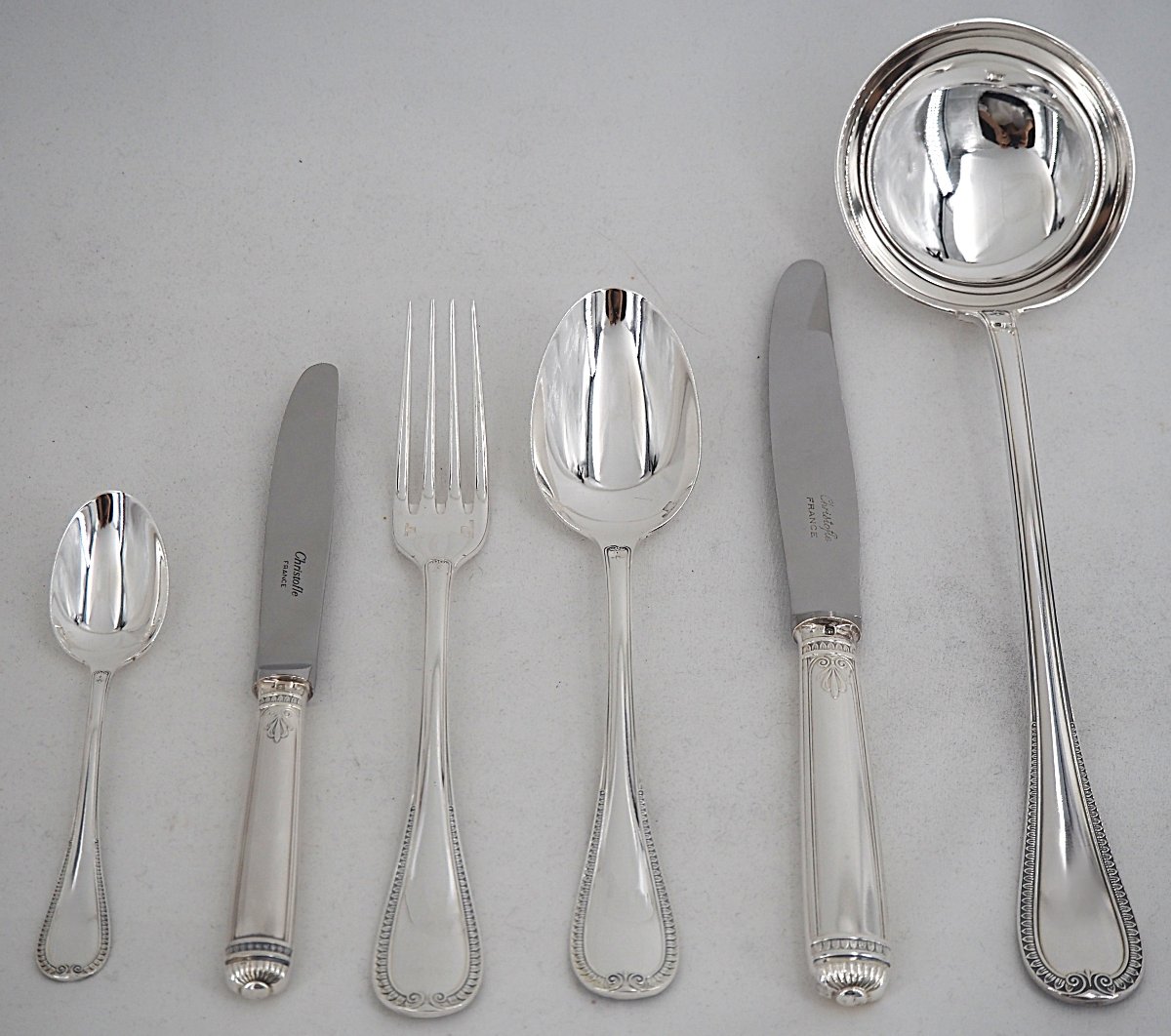 Christofle modèle Malmaison, ménagère set de 61 pièces, couteaux, métal argenté, parfait état.-photo-3