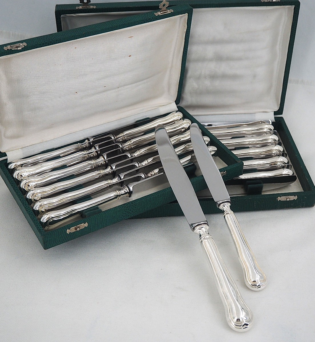 Ato, Violin Filet Model In Silver Metal, 12 Table Knives + 12 Cheese Knives.