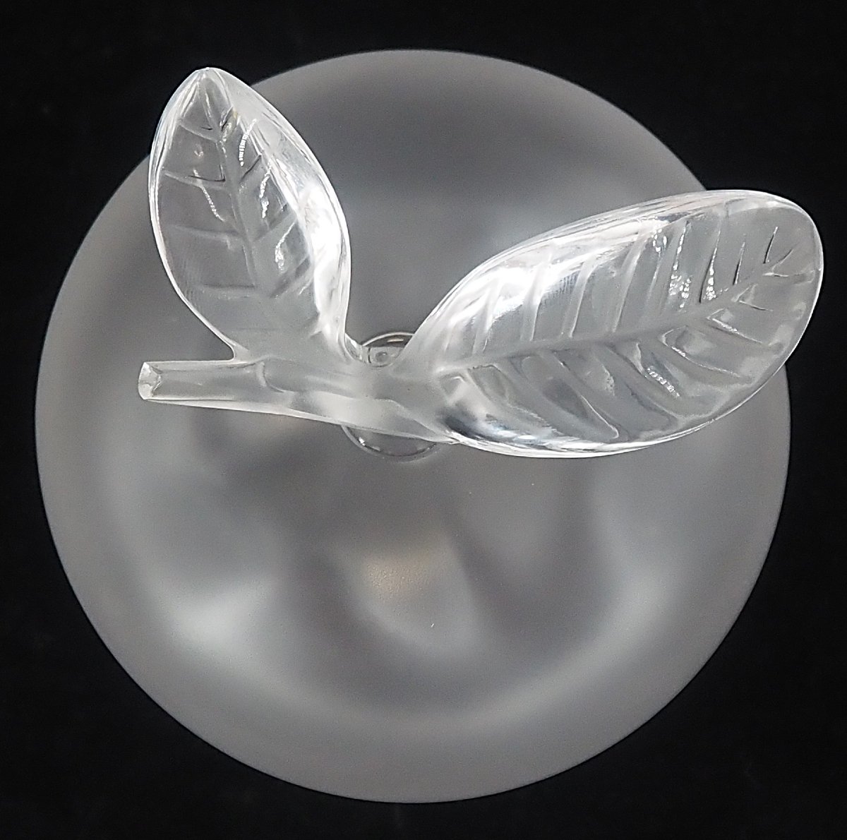 Lalique pour Nina Ricci, flacon pomme "fille d'Eve", intact, cristal, signé.-photo-3