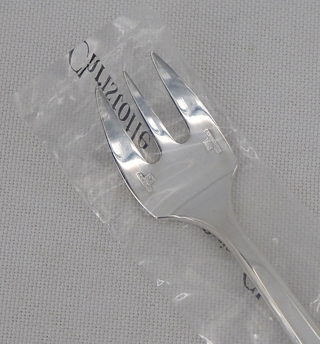 Christofle modèle Concorde, 12 fourchettes à huitres, neuves sous blisters scellés.-photo-1