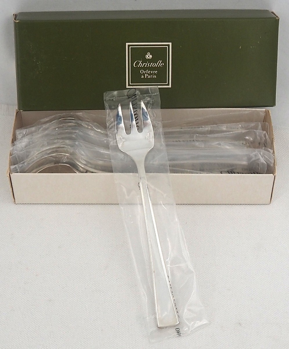 Christofle modèle Concorde, 12 fourchettes à huitres, neuves sous blisters scellés.