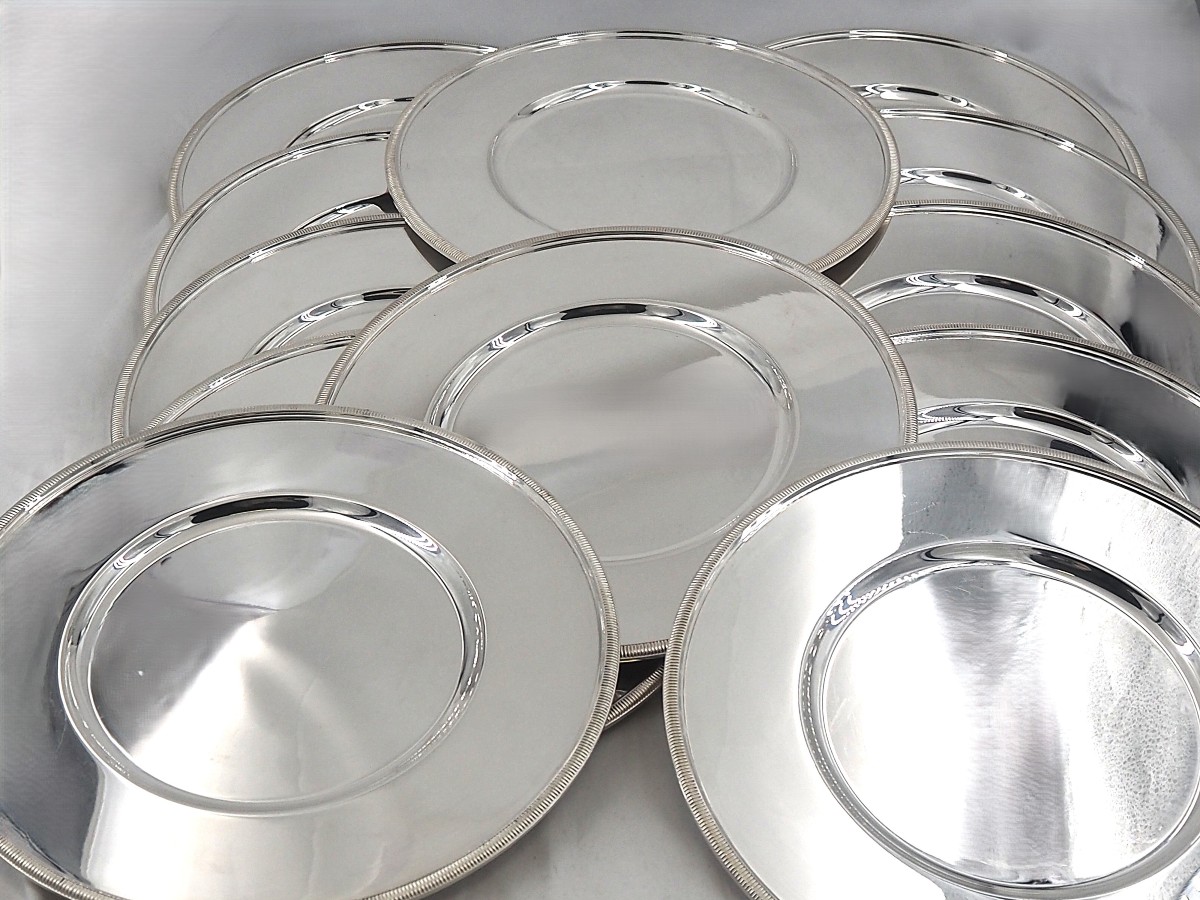 Christofle, 12 Presentation Plates, Godrons Model, Silver-plated Metal, Very Good Condition.
