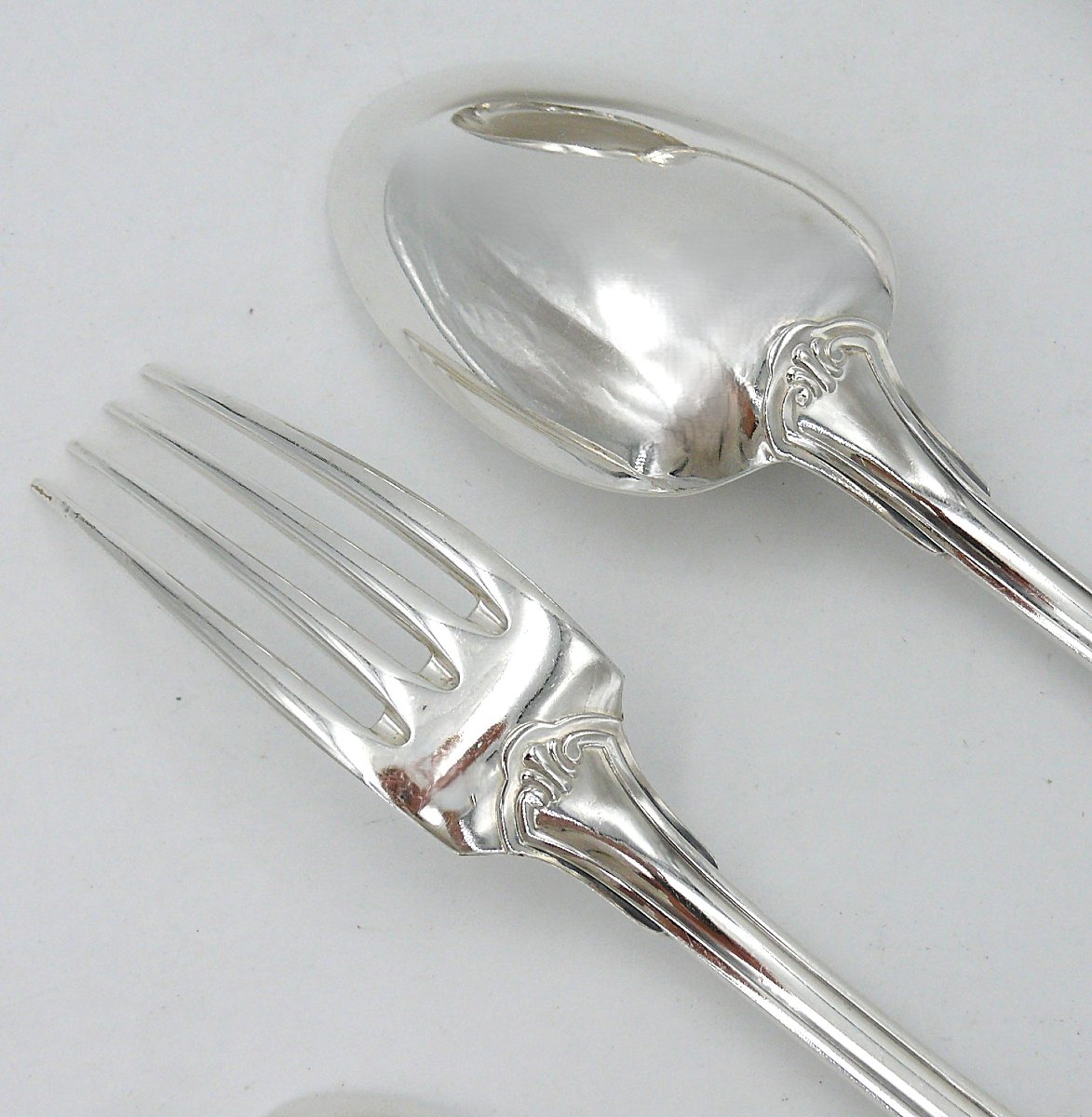 Christofle Vendôme, Coquille, ménagère set de 37 pièces en métal argenté, en excellent état.-photo-2