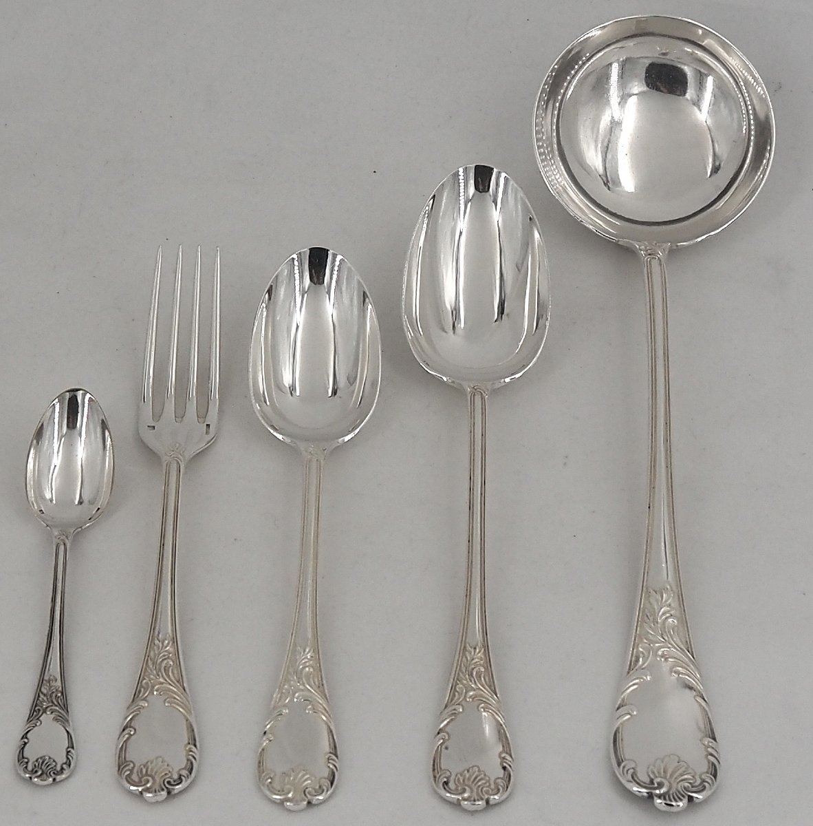 Christofle modèle Marly, ménagère set de 38 pièces en métal argenté, monogrammée "LR".-photo-3