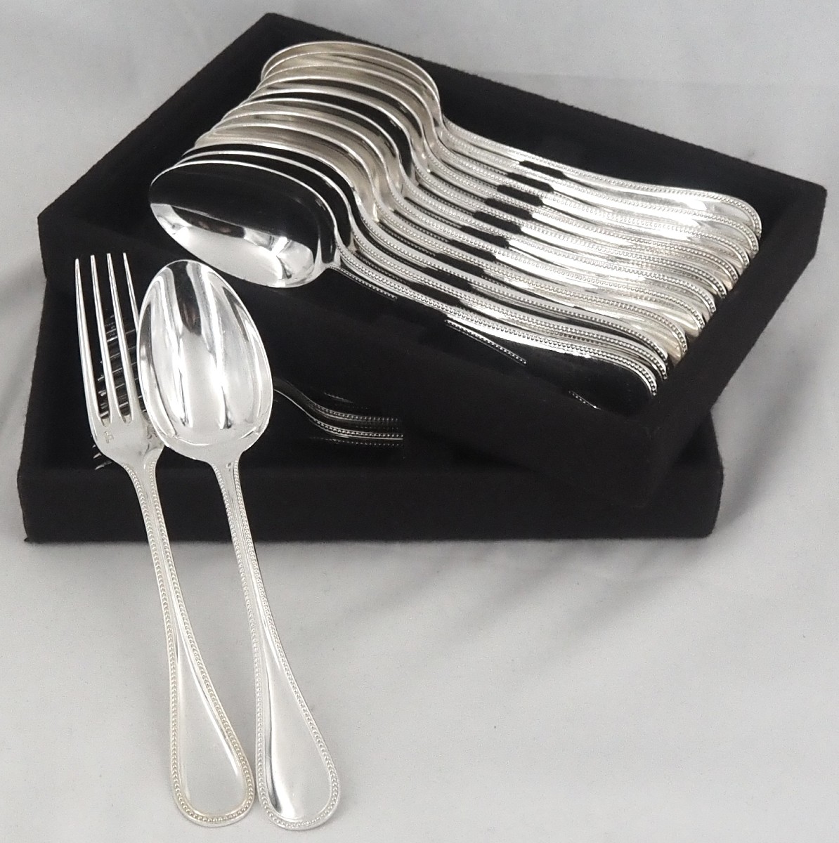 Christofle Perles Model, 12 Table Settings, 24 Pieces, Silver-plated Metal, Excellent Condition.