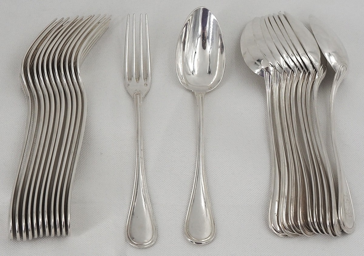 Puiforcat, 12 couverts à entremets, dessert, argent massif Minerve, 24 pièces, 1,2 kg.