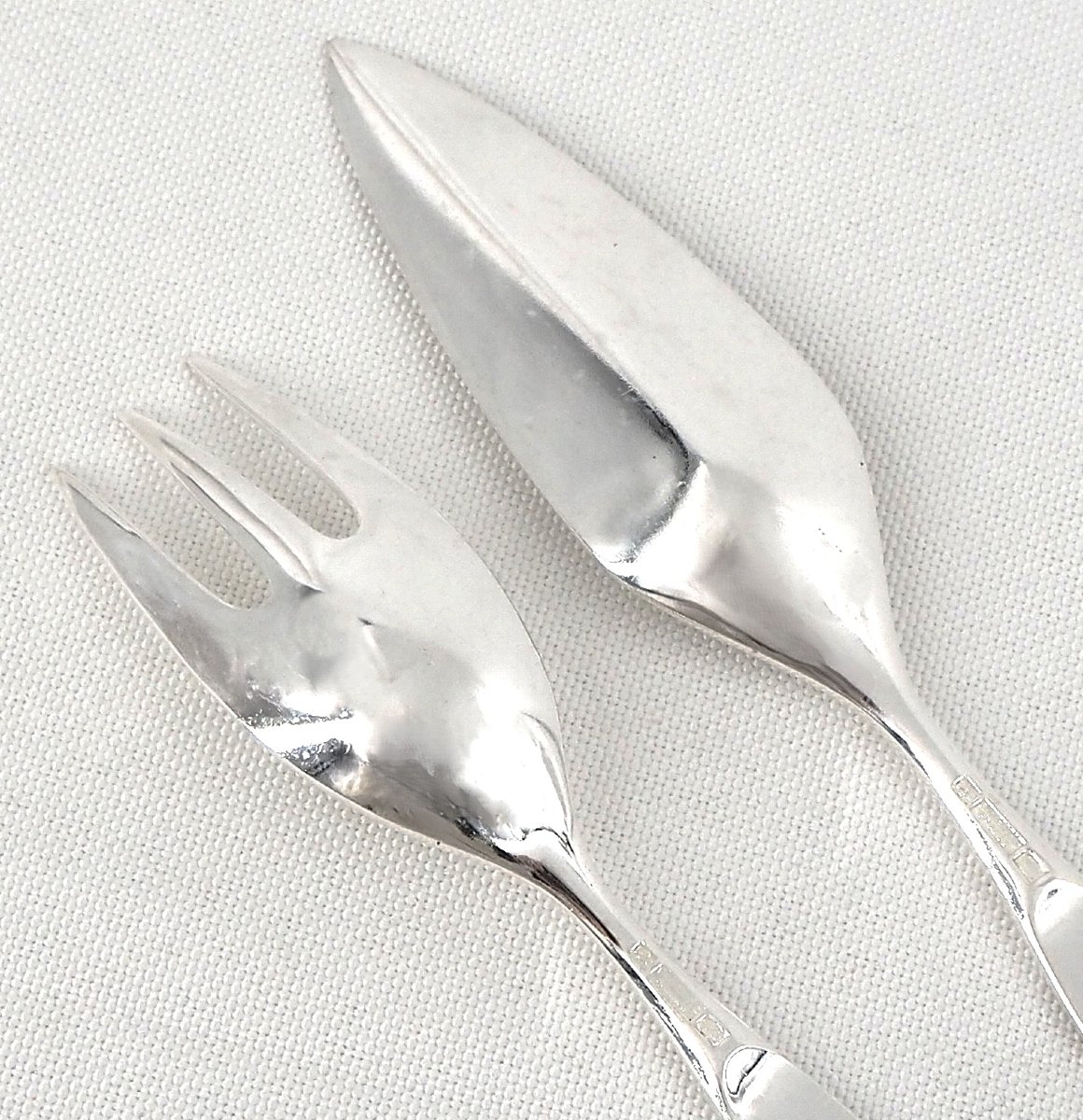 Christofle modèle Duo, Tapio Wirkkala, 12 couverts à poisson, 24 pièces en métal argenté.-photo-1