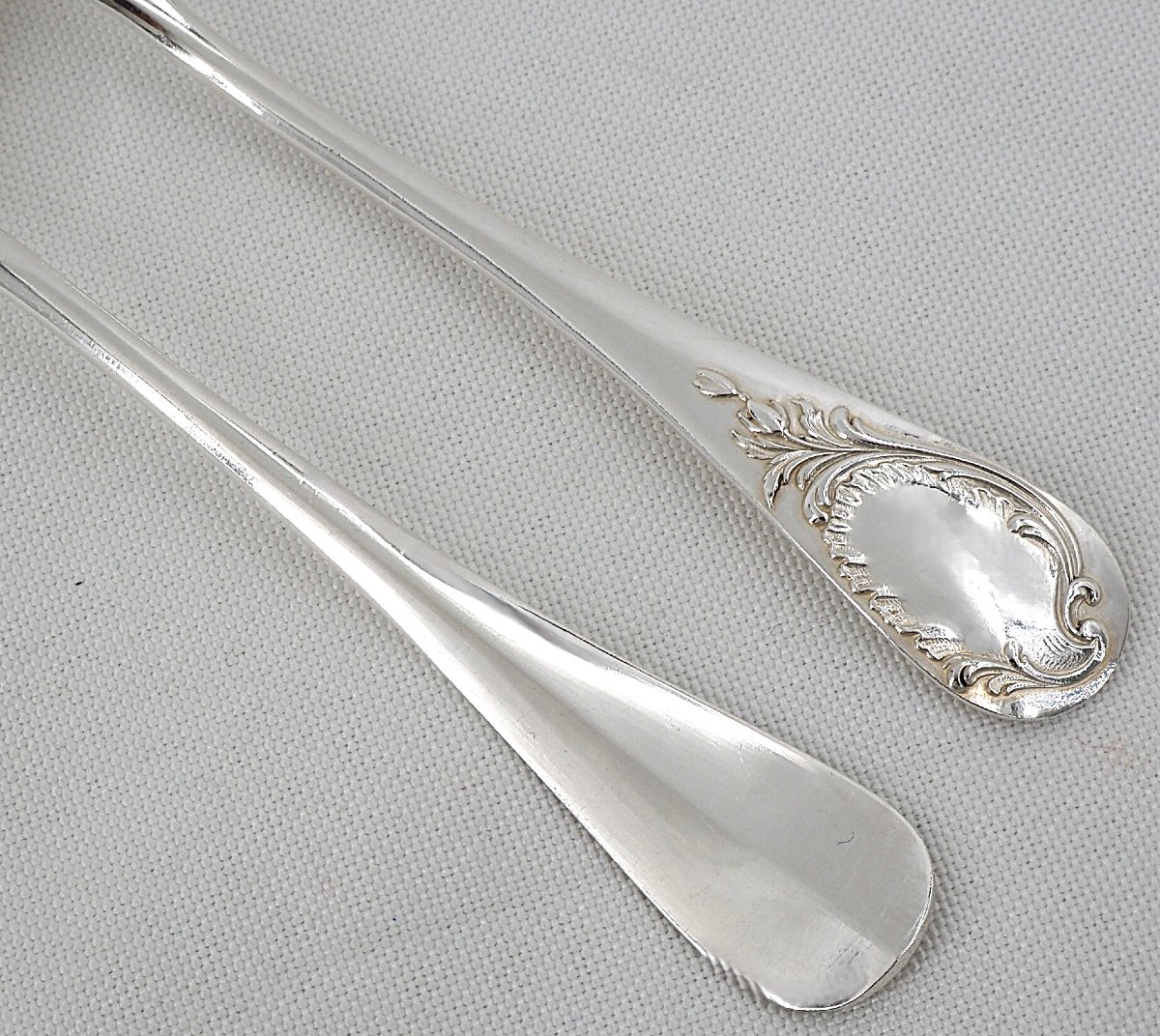 Christofle, 12 couverts à entremets, dessert, 24 pièces, modèle Baguette à médaillon fleuri.-photo-4