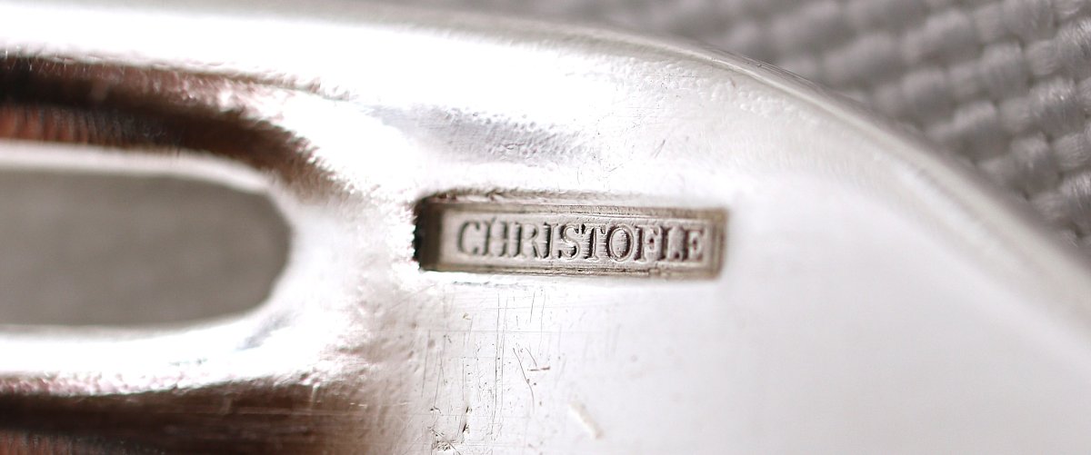 Christofle, 12 couverts à entremets, dessert, 24 pièces, modèle Baguette à médaillon fleuri.-photo-6