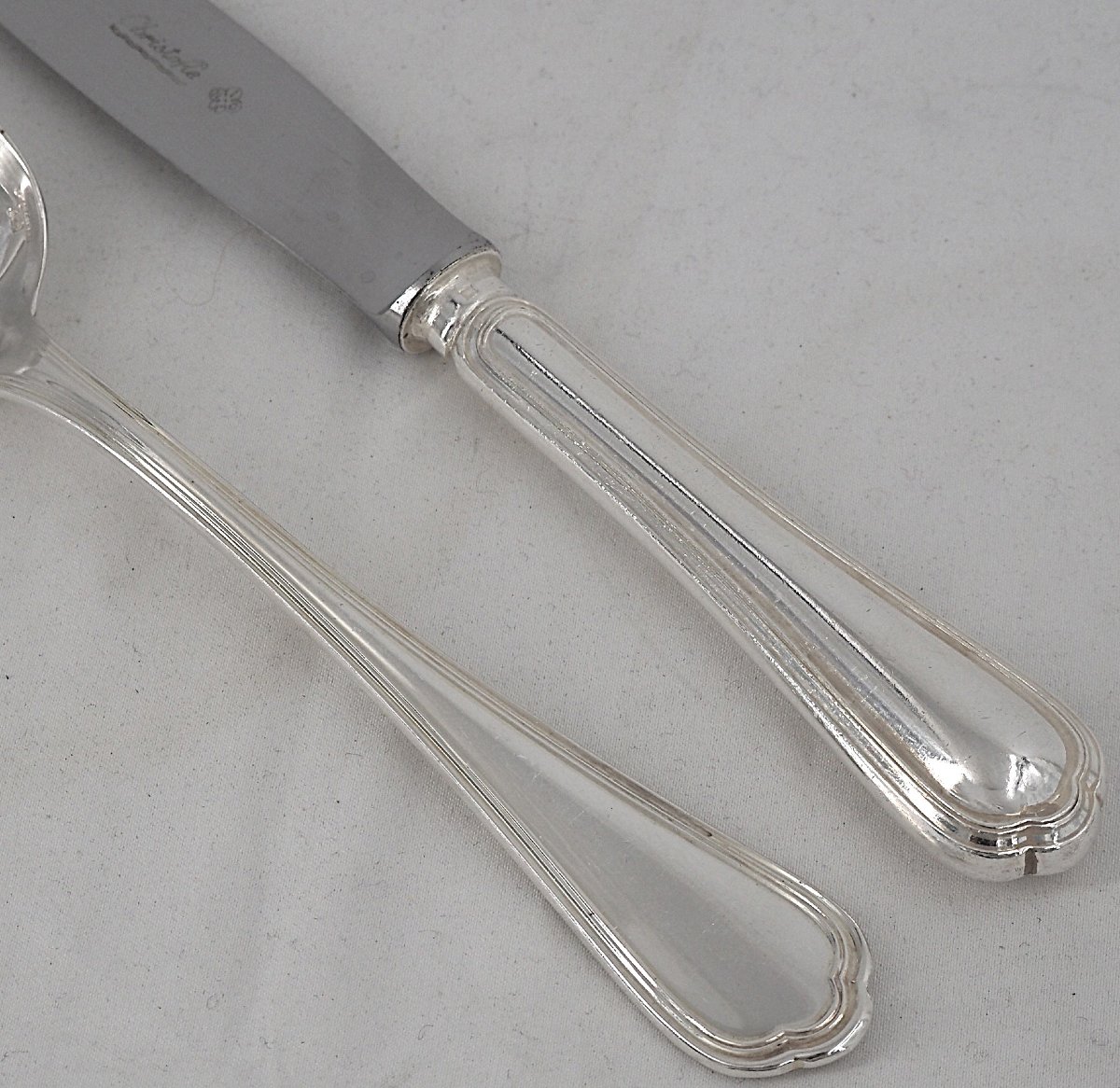 Christofle modèle Spatours, ménagère set de 61 pièces avec couteaux, en métal argenté.-photo-3