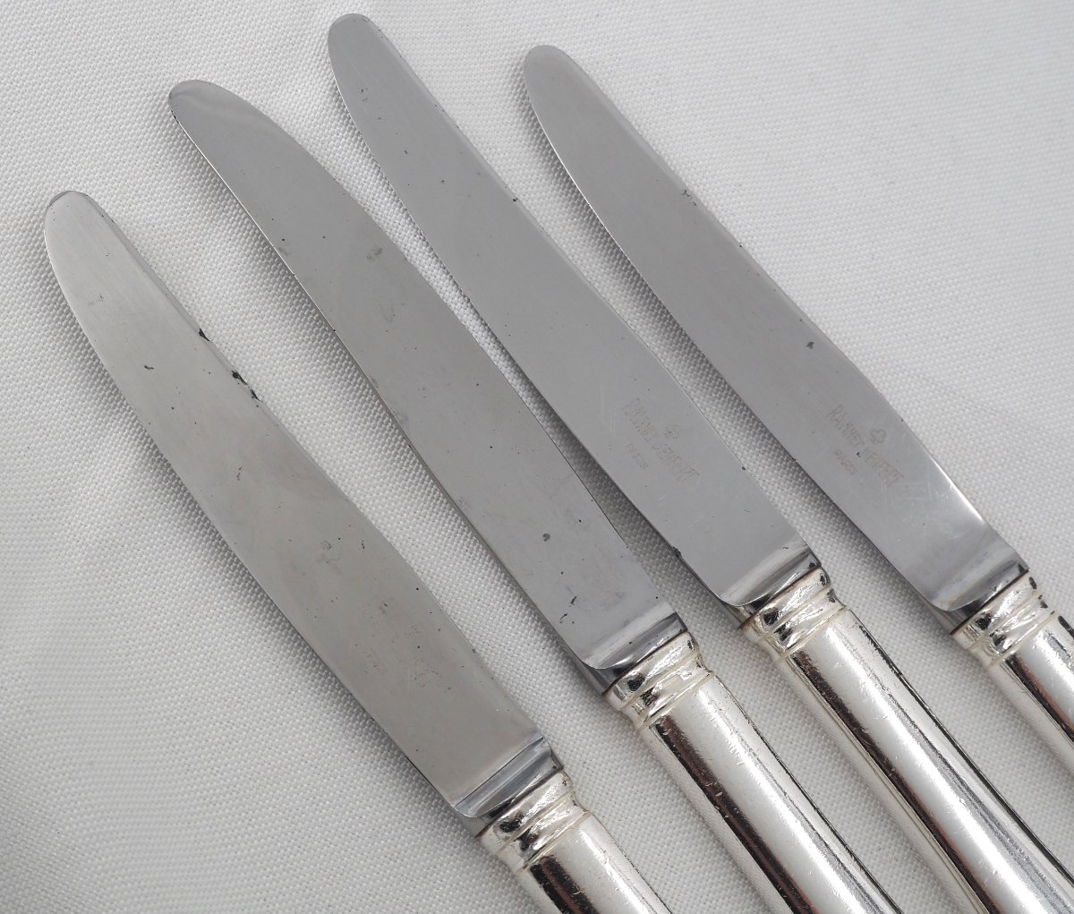 Ravinet d'Enfert, 12 couteaux de table modèle Brantome, métal argenté, très bon état.-photo-6