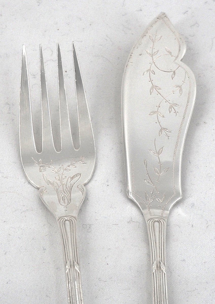 Ercuis modèle Trianon, Rubans, 15 couverts à poisson gravés, 30 pièces en métal argenté.-photo-3