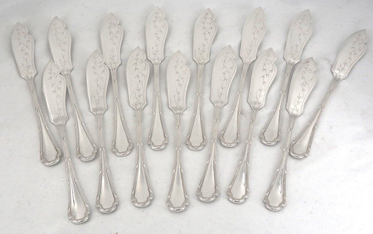 Ercuis modèle Trianon, Rubans, 15 couverts à poisson gravés, 30 pièces en métal argenté.-photo-4