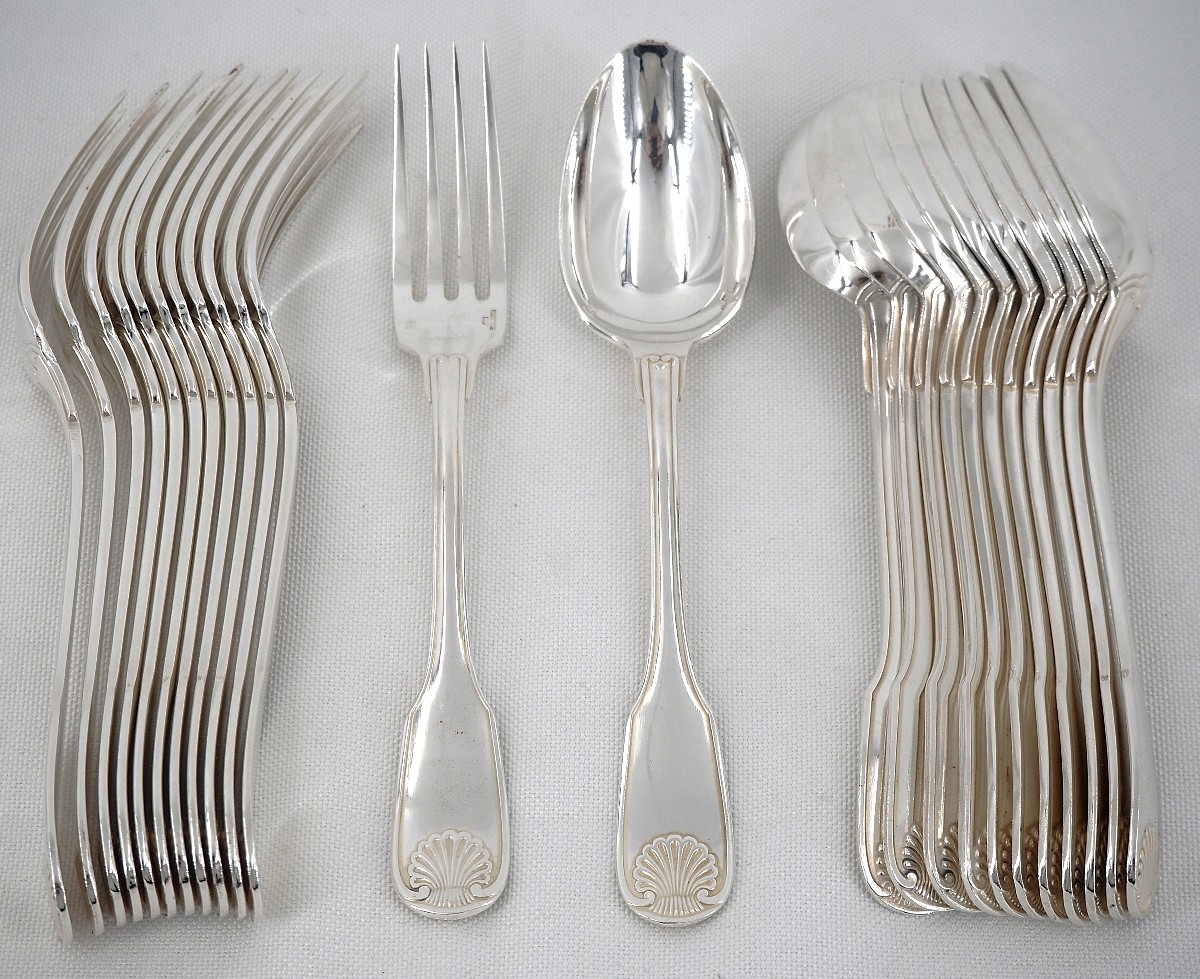 Christofle modèle Vendôme, 12 couverts à entremets, dessert, 24 pièces, métal argenté, 17cm.