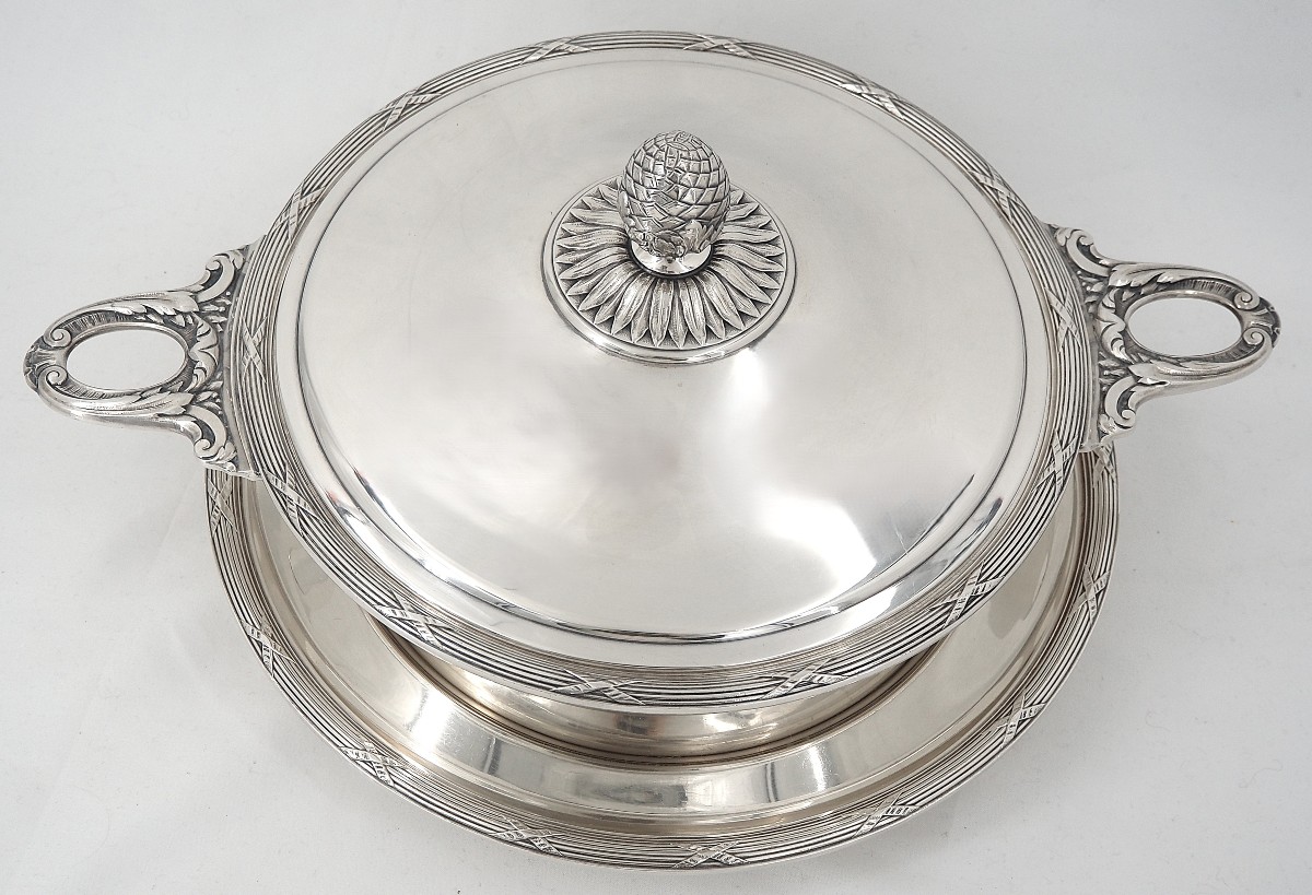 Christofle modèle Rubans, légumier et son dormant, métal argenté, excellent état.