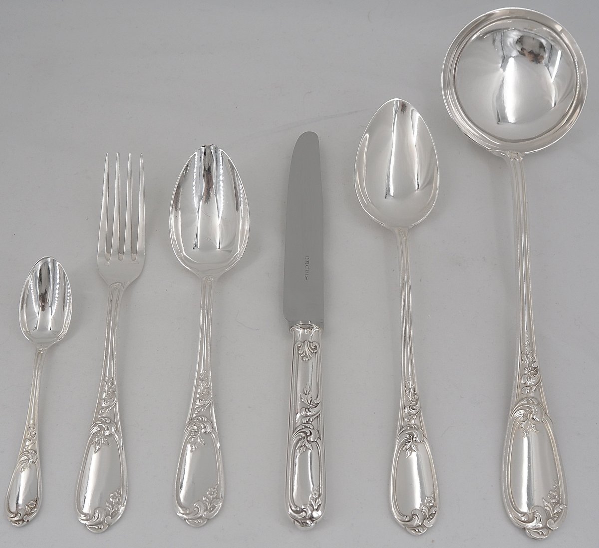 Ercuis Louis XV Pattern, 50 Piece Cutlery Set, Knives, Silver Plate, Excellent Condition.-photo-3
