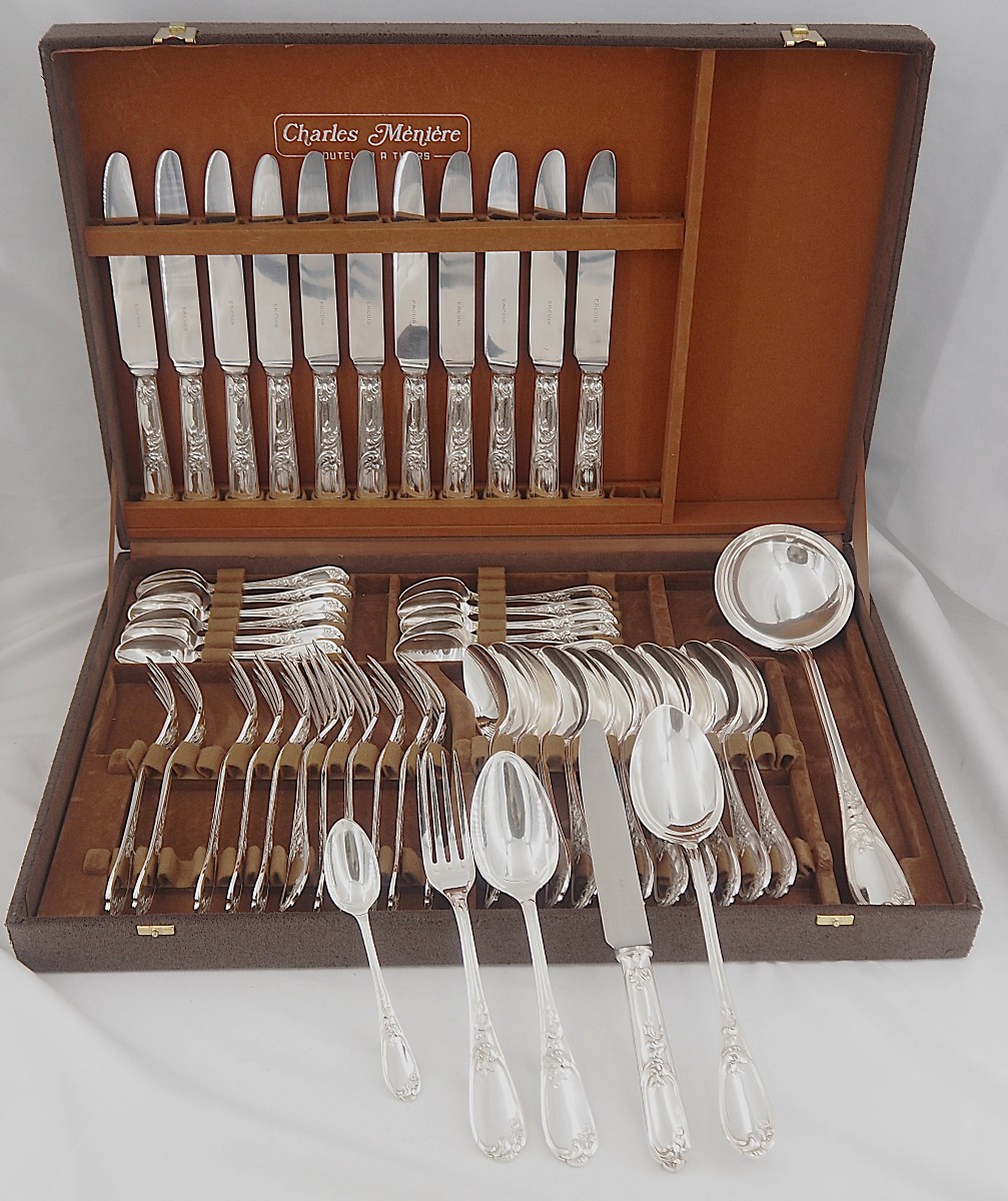 Ercuis Louis XV Pattern, 50 Piece Cutlery Set, Knives, Silver Plate, Excellent Condition.