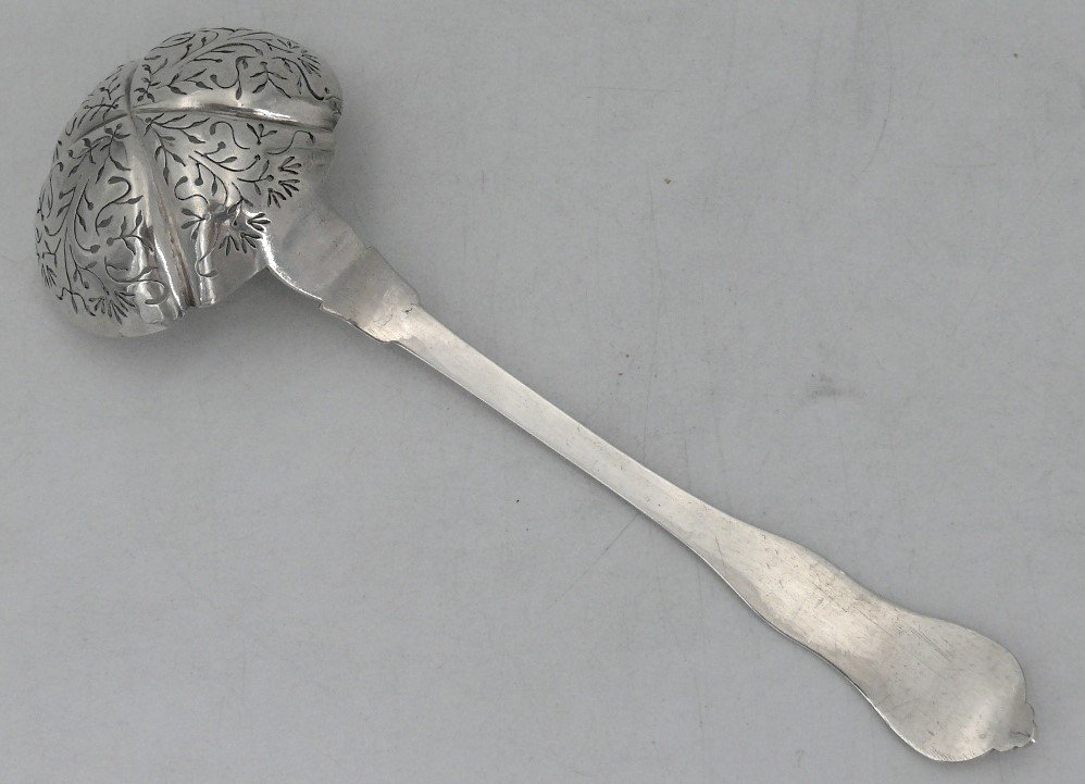 Solid Silver Sprinkling Spoon, Vieillard Hallmark 1819-1838, Vine.-photo-1