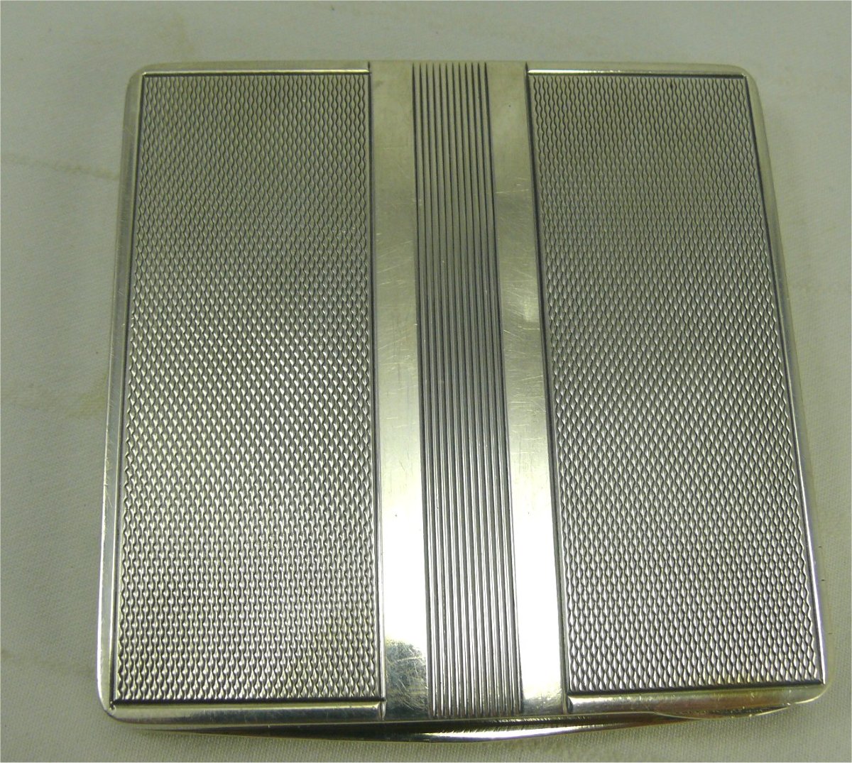 Minerva Solid Silver Powder Box, Hénin & Cie, Guilloché Decoration, Art Deco.-photo-3