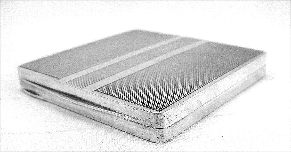 Minerva Solid Silver Powder Box, Hénin & Cie, Guilloché Decoration, Art Deco.