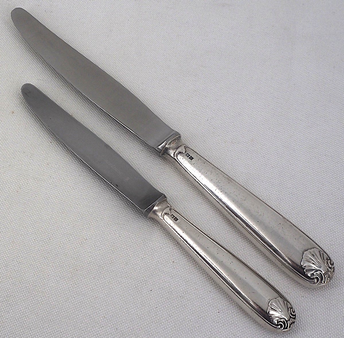 Alfénide, Christofle Louvois Model, Shell, 24 Knives: 12 Table Knives + 12 Dessert Knives.-photo-3