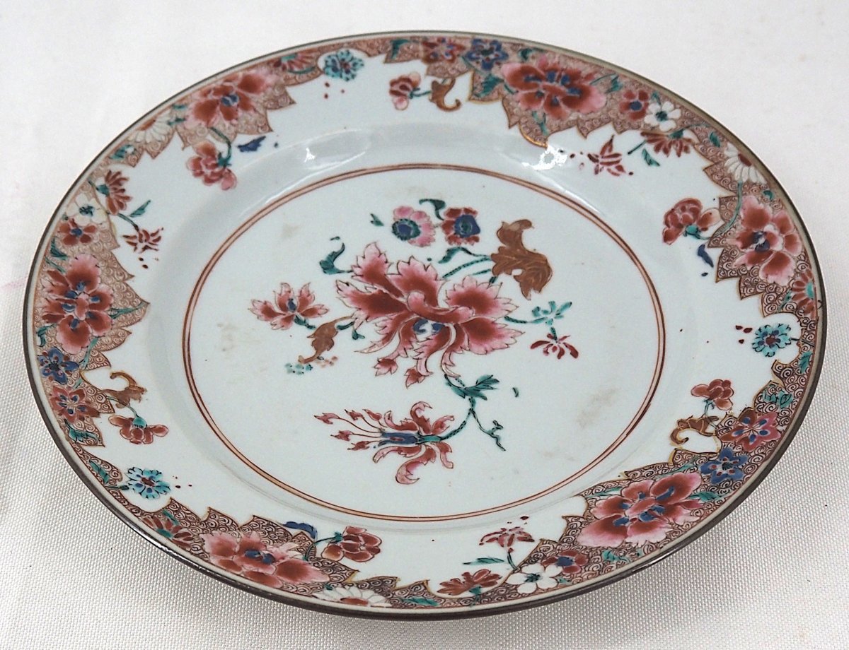 Assiette en porcelaine de Chine, Compagnie des Indes famille rose, XVIIIème.-photo-1