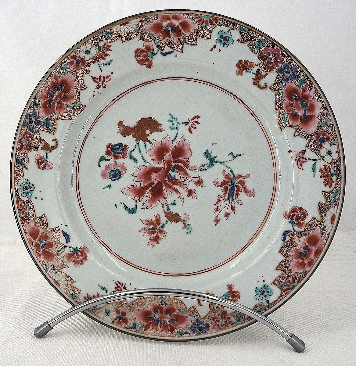 Assiette en porcelaine de Chine, Compagnie des Indes famille rose, XVIIIème.