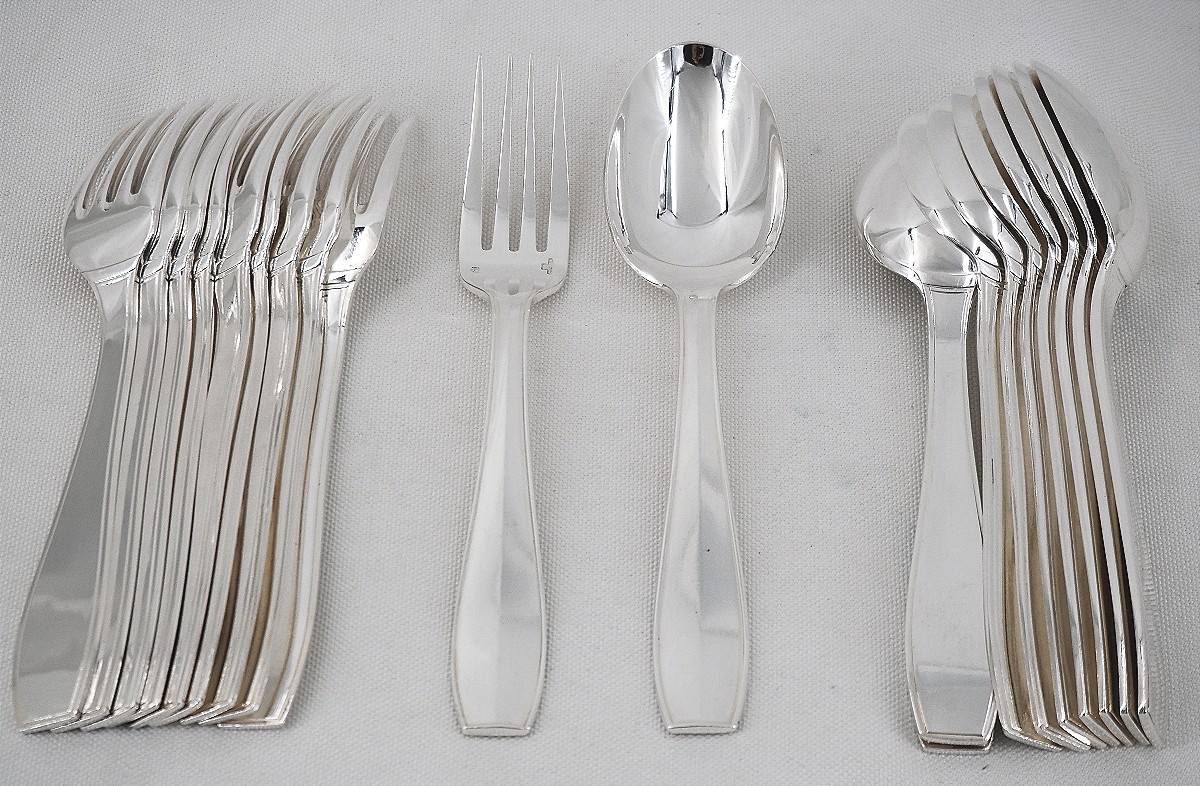 Christofle modèle Atlas, 10 couverts à entremets, dessert, 20 pièces, Art Déco, 17,8 cm.