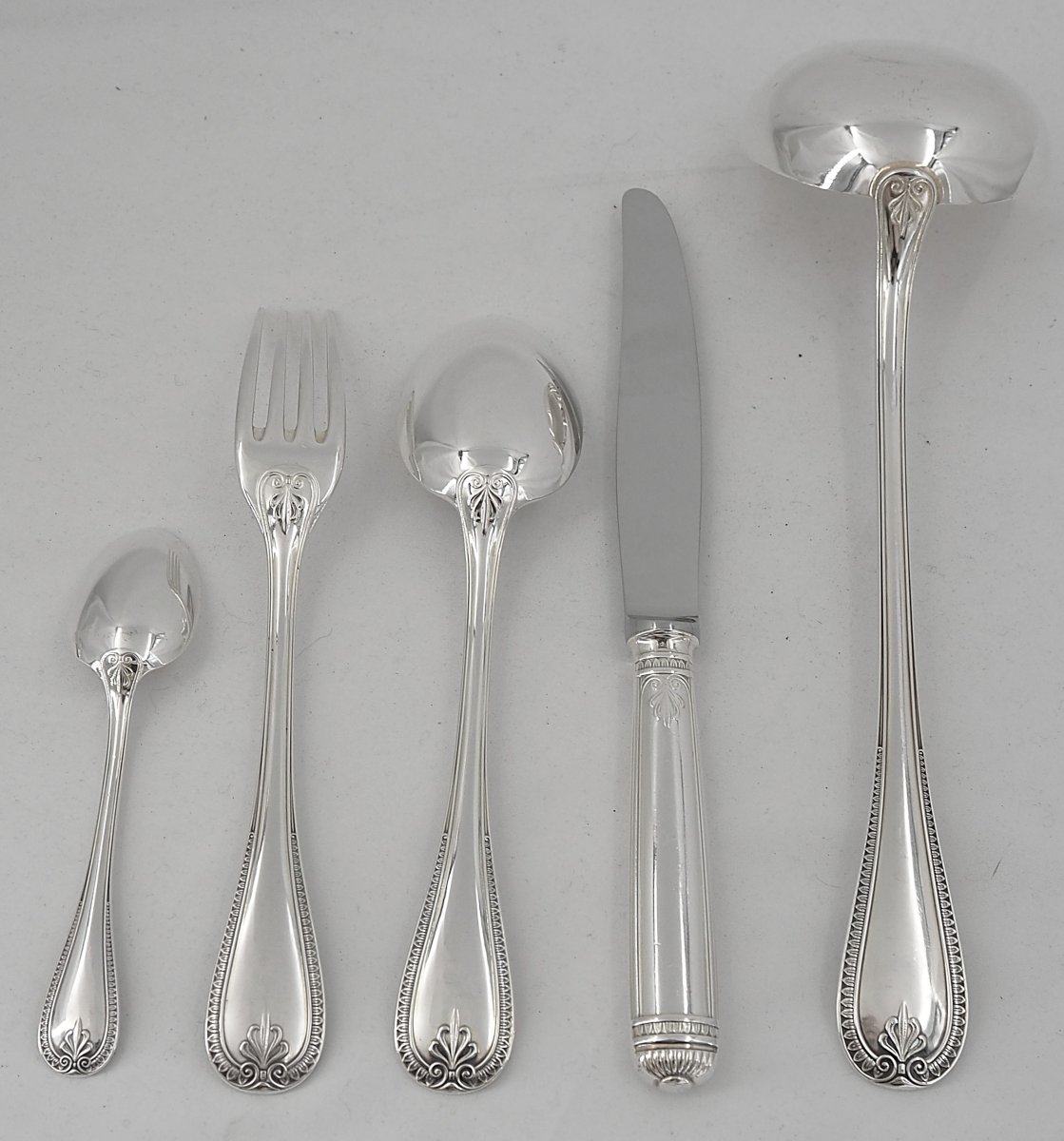 Christofle modèle Malmaison, ménagère set 49 pièces en métal argenté, excellent état.-photo-3