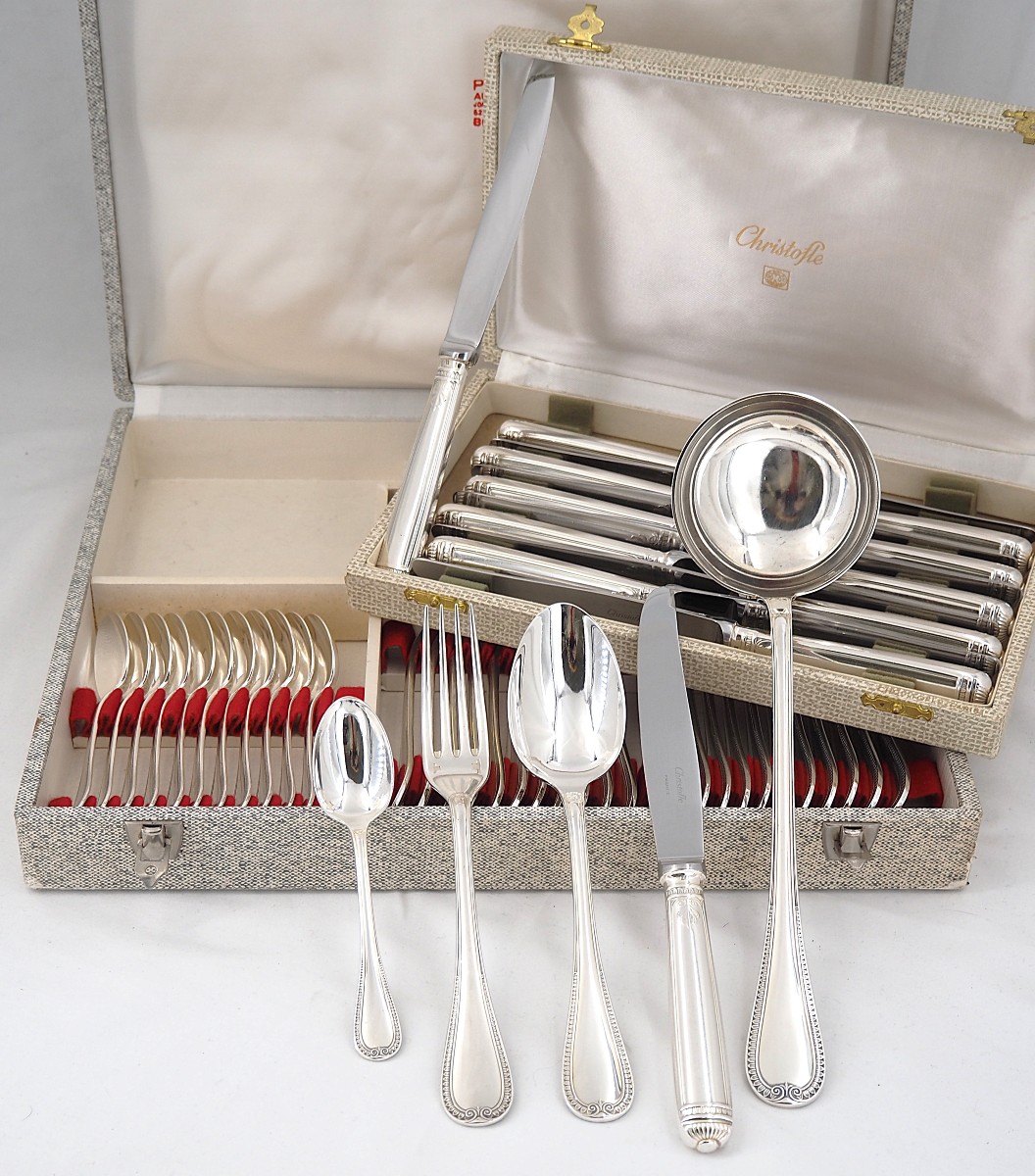 Christofle modèle Malmaison, ménagère set 49 pièces en métal argenté, excellent état.