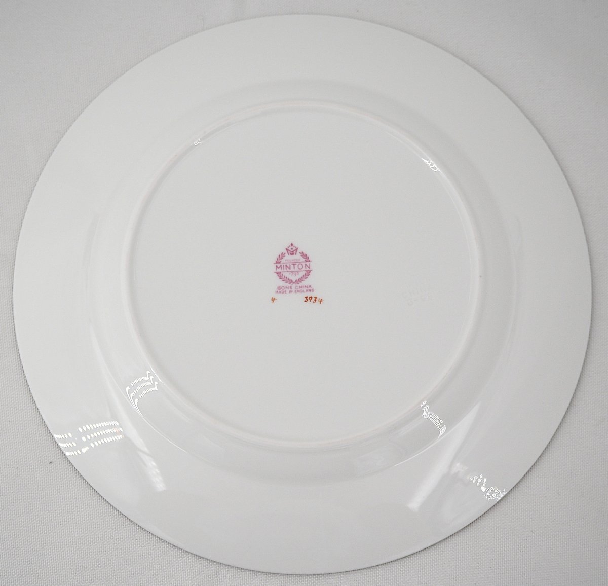 Minton modèle Cuckoo, Coucou, 8 assiettes de table en porcelaine peintes main, 26 cm.-photo-2