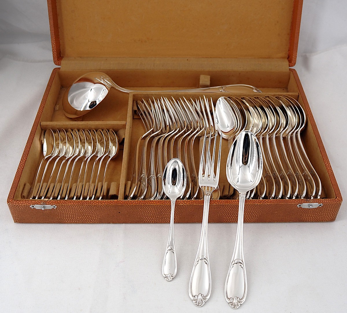 Ercuis Pompadour Model, 37-piece Silver-plated Menagère Set, Louis XV Style.