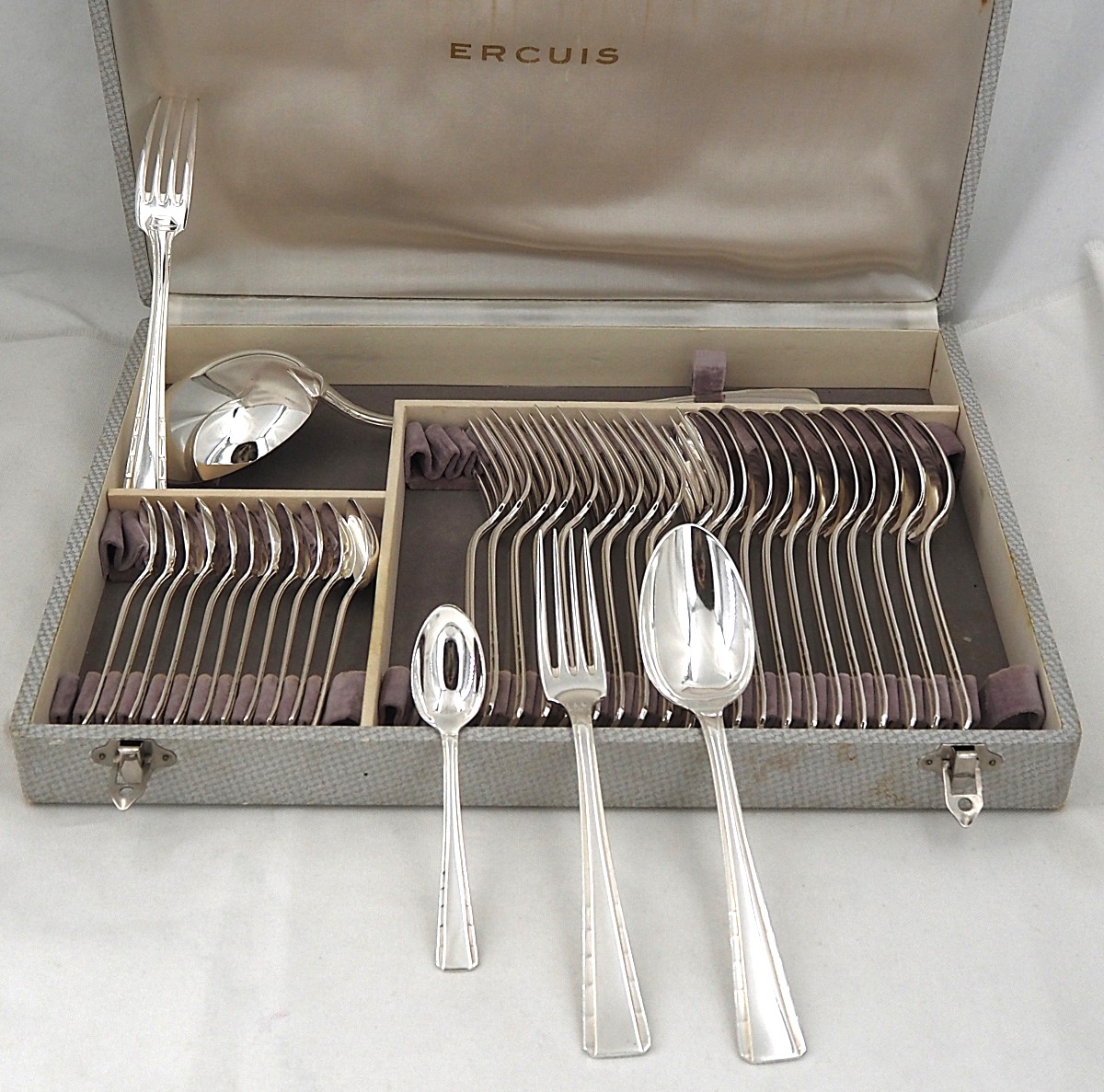 Ercuis Neptune Model, 37-piece Art Deco Silver-plated Set, Excellent Condition.