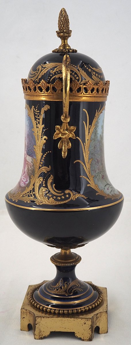 Blue Porcelain Urn Vase From Sèvres, 1847, Louis Philippe, Tuileries Palace-photo-1