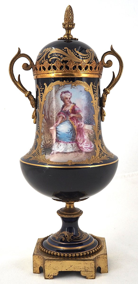 Blue Porcelain Urn Vase From Sèvres, 1847, Louis Philippe, Tuileries Palace