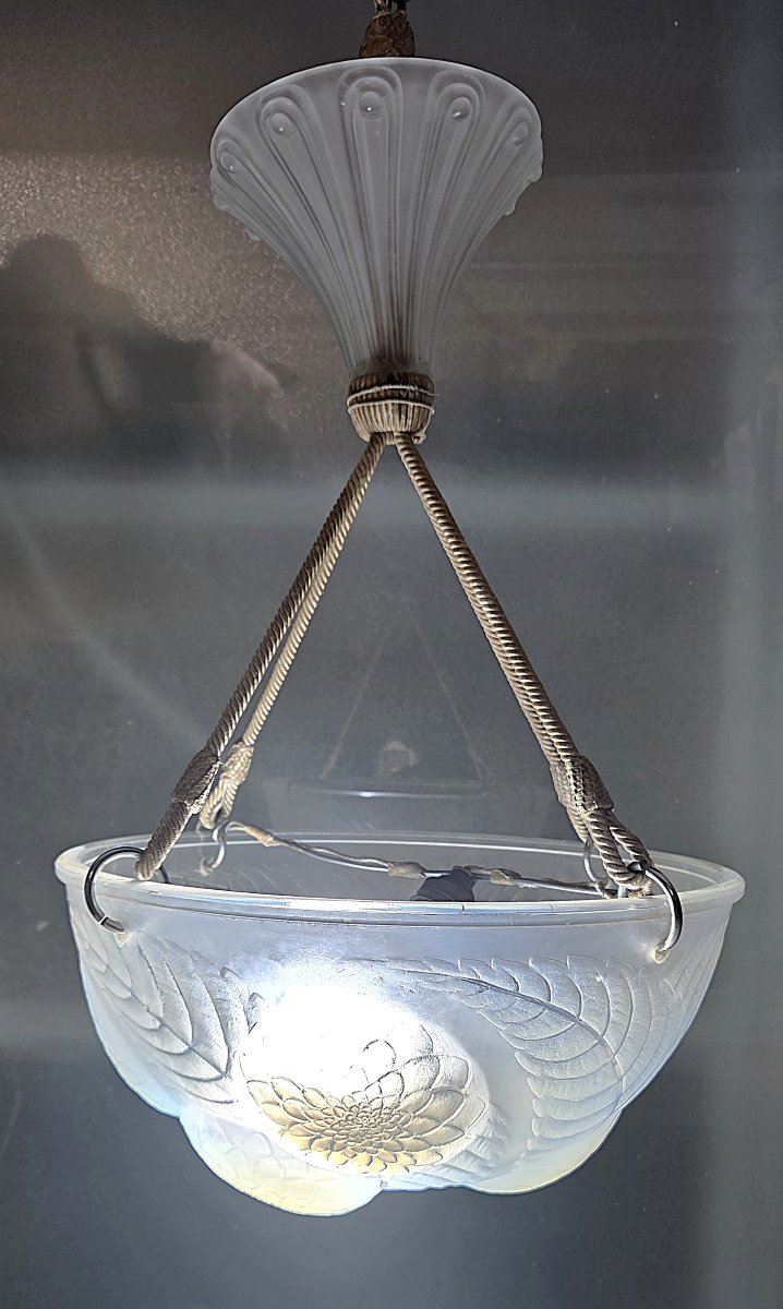 René Lalique, Pendant Light, Opalescent Chandelier, "dalhias," Signed, In Excellent Condition.-photo-4