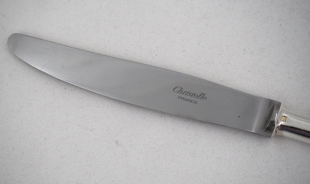 Christofle modèle Baguette, 12 couteaux de table en métal argenté, en parfait état.-photo-2
