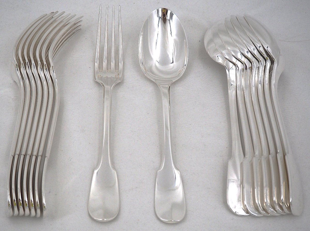 Christofle modèle Cluny, 8 couverts de table, 16 pièces métal argenté, excellent état.